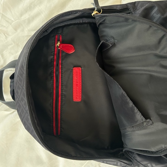 NWOT _ Tommy Hilfiger Sleek Urban Blue Backpack with Logo _ Medium Size - Picture 4 of 6